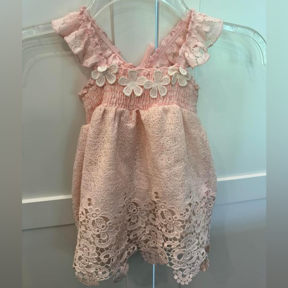 Mini Me dress
No size tag but fits 12-18 months